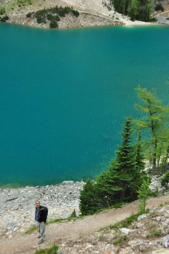 Chegando ao Lake Agnes, durante caminhada na região do Lake Louise, em Alberta, no Canadá